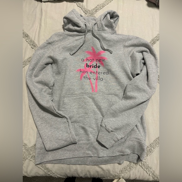 Love Island Bachelorette Hoddie - Picture 3 of 4
